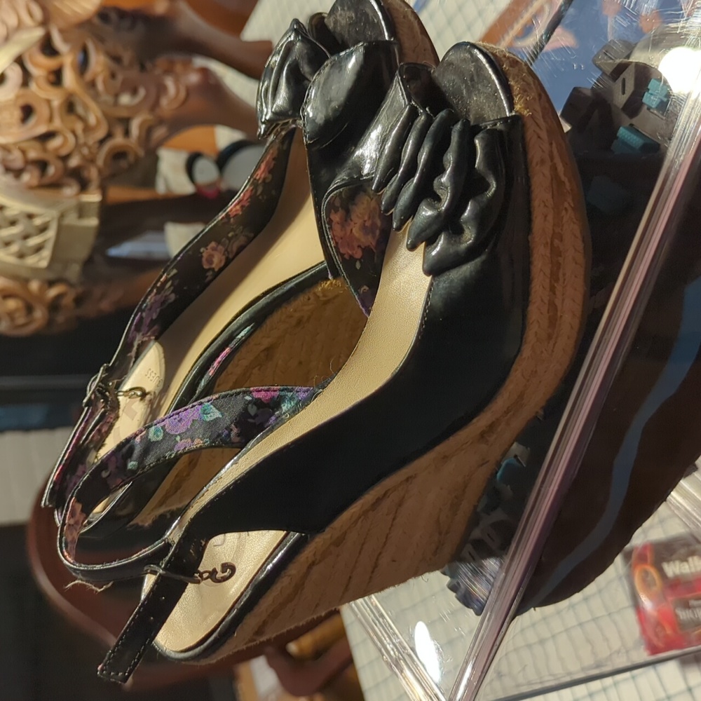 Guess peep toe wedges